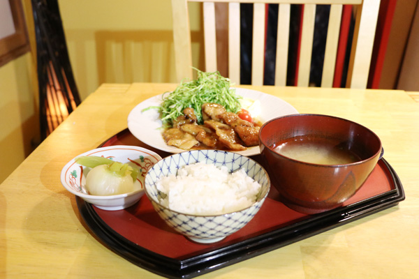 「ふじのくにポーク」のしょうが焼きランチ メニュー全景