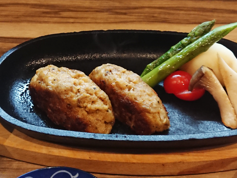 本わさびで食べる「和風」ハンバーグ