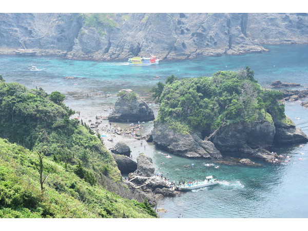 にぎわっていますね。ヒリゾ浜