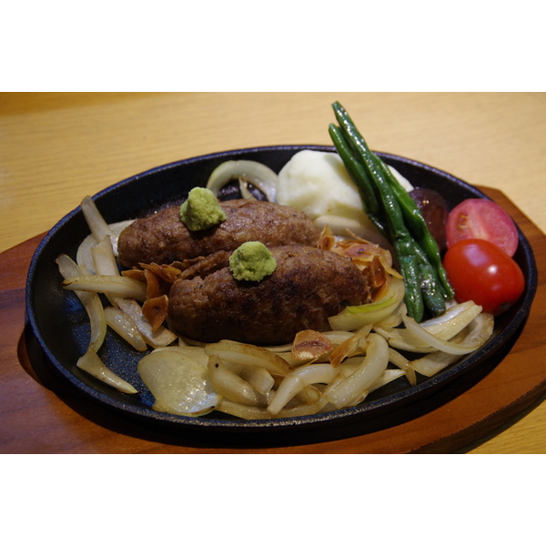 おとな仕様の味わいのハンバーグ、始めました。