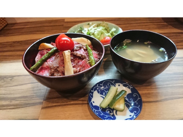 ステーキ丼　定番になりました。