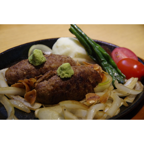 はじめての味わい「あしたか牛１００％ハンバーグ」