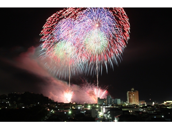 湯河原温泉海上花火大会