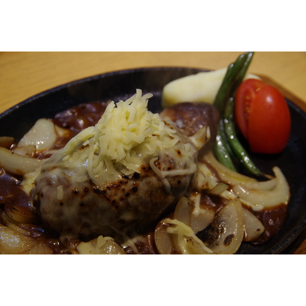 鉄板でお出しします。