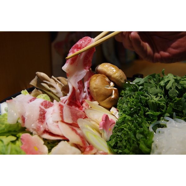 大切な人とご一緒に「静岡ブランド　あしたか牛すきやき、しゃぶしゃぶ」