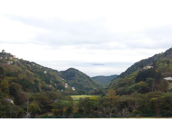 ここまで登るといつもと違う初島が見える❗