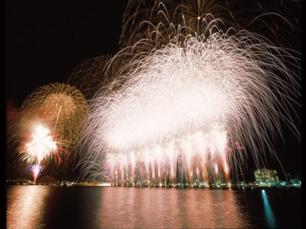 土肥サマーフェスティバル海上花火大会