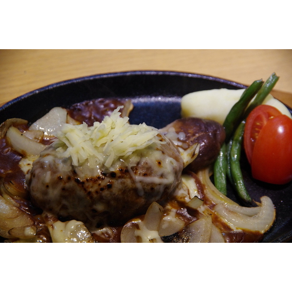 ソースがはねるハンバーグ、始めました。