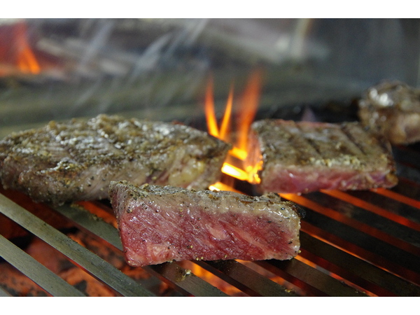 伊東で肉を売る
