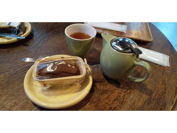 「BOM  CAFE」
