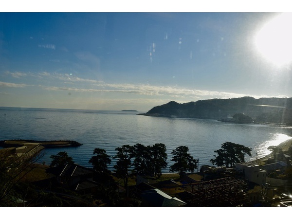 伊豆多賀駅から長浜海浜公園を望む