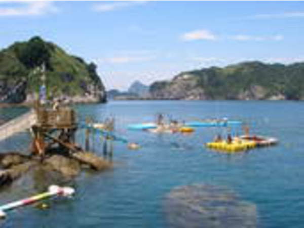 妻良海岸　海上アスレチック設置