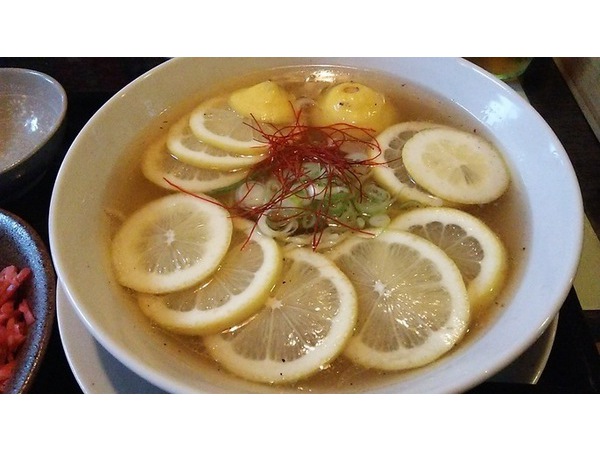 気になって食べに来ました。レモンラーメン