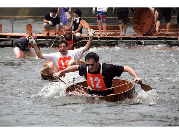 松川タライ乗り競走